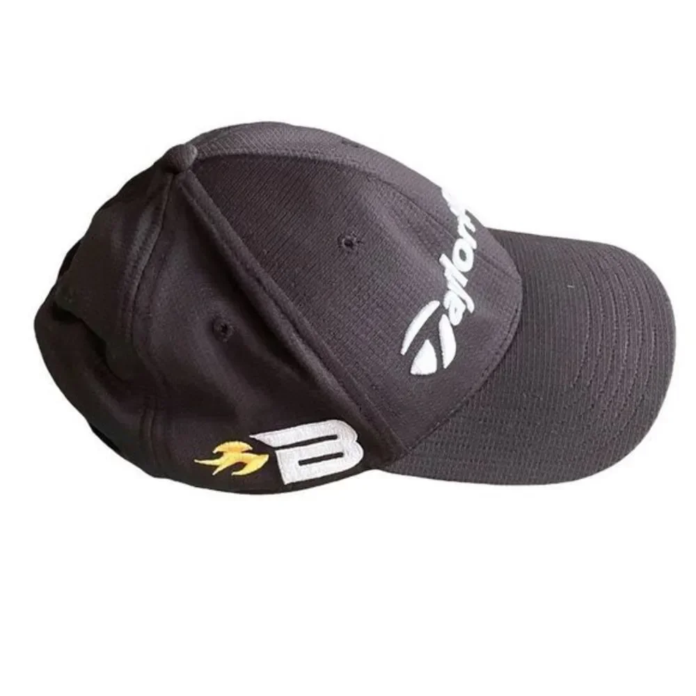Taylormade adjustable golf hat in black, excellent condition,